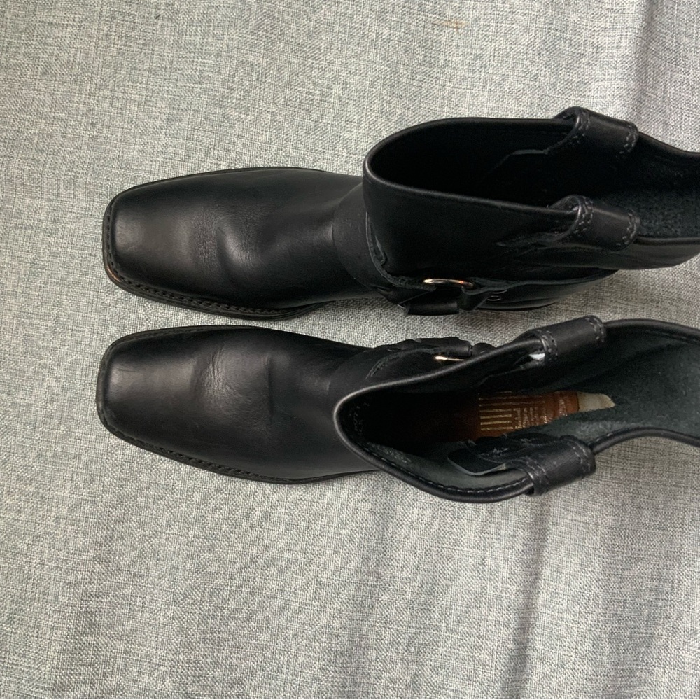 Frye 8r Harness boot in black. Size 9.5 Women’s Boot size - Picture 6 of 12